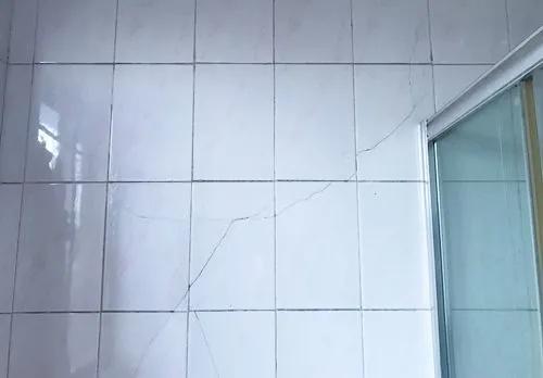 墙砖碎裂怎么补救(墙砖碎裂怎么补救图片)